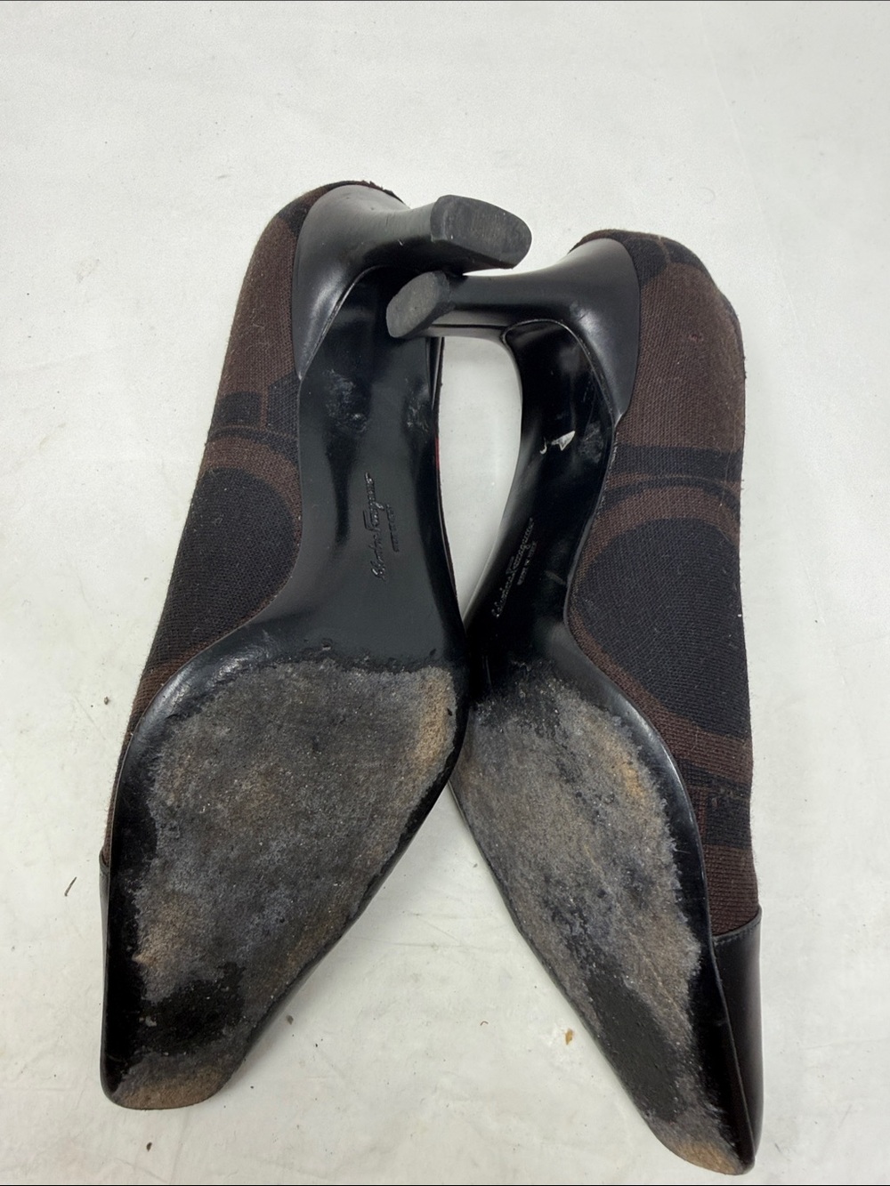 Salvatore Ferragamo Black and Red Patterned Leather Toe Pumps Heels Size 9 - Picture 12 of 13